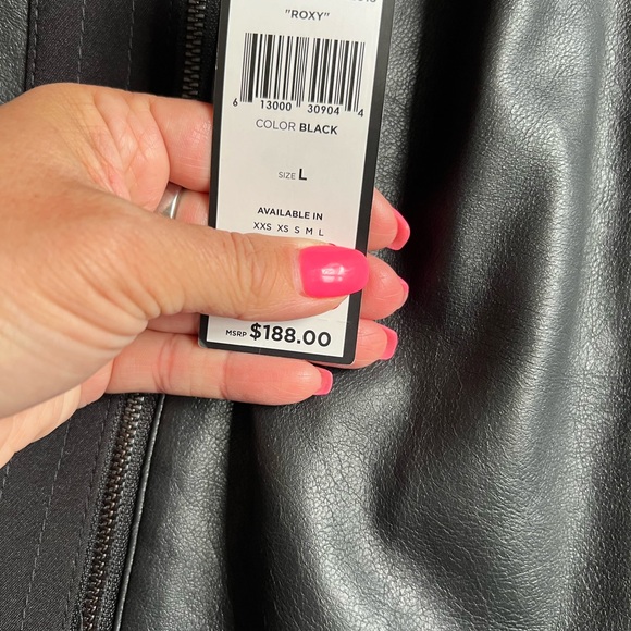 BCBG leather zipper Roxy skirt NWTs. Sz large - Picture 4 of 4